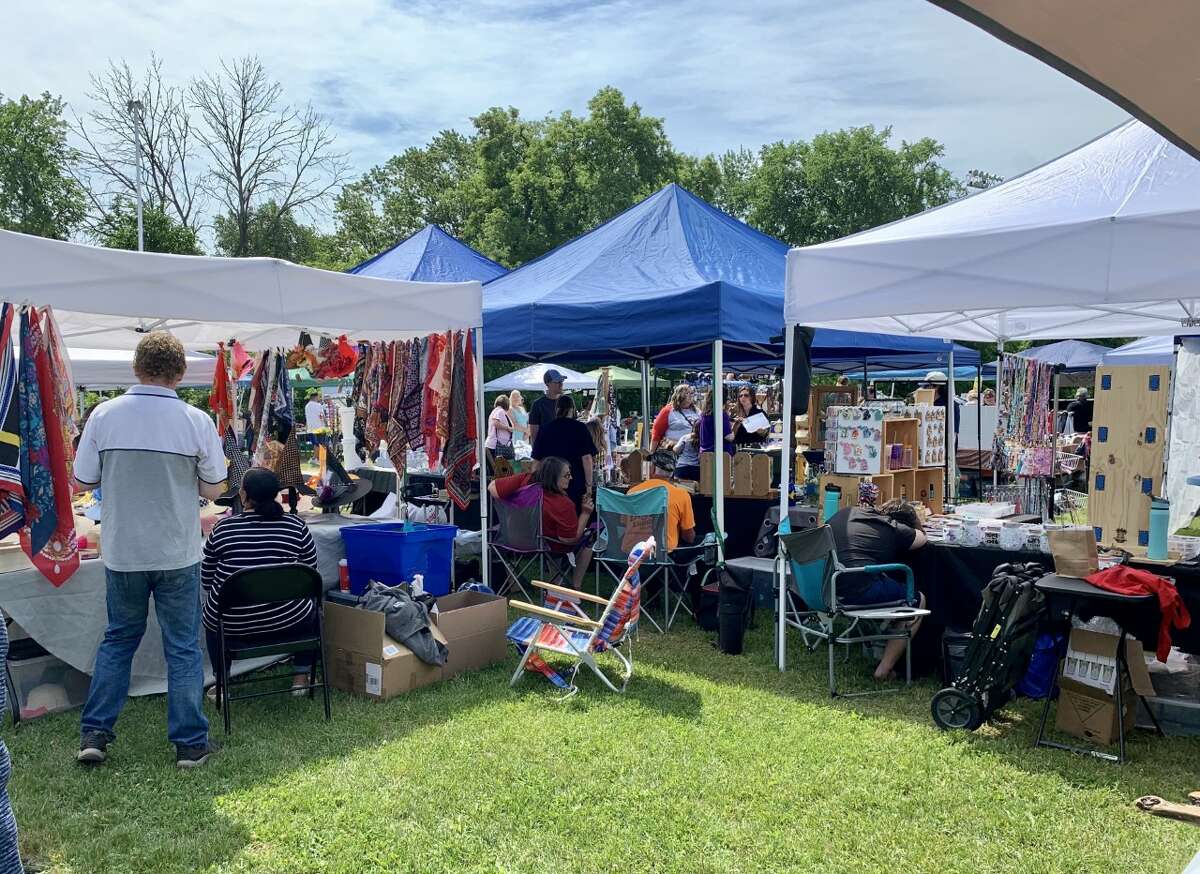 Reed City Community Education hosted a “Shop around the track” summer craft show this weekend at the Reed City High School track. Over 75 crafters and vendors were on hand selling handmade items and specialty gifts. The foundation collected food items for local food pantries during the event. Zendodles Food Truck was there, along with face painting and painting classes.