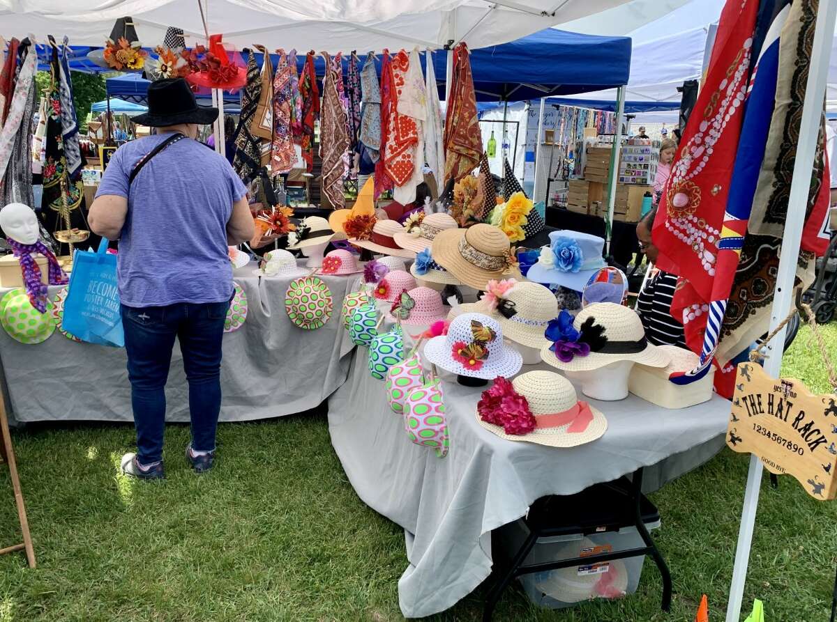Reed City Community Education hosted a “Shop around the track” summer craft show this weekend at the Reed City High School track. Over 75 crafters and vendors were on hand selling handmade items and specialty gifts. The foundation collected food items for local food pantries during the event. Zendodles Food Truck was there, along with face painting and painting classes.