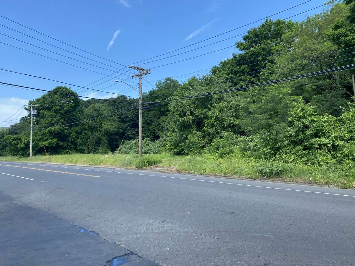 Plans calling for construction of a 152-apartment development on River Road have been filed with the Shelton Planning and Zoning Commission.