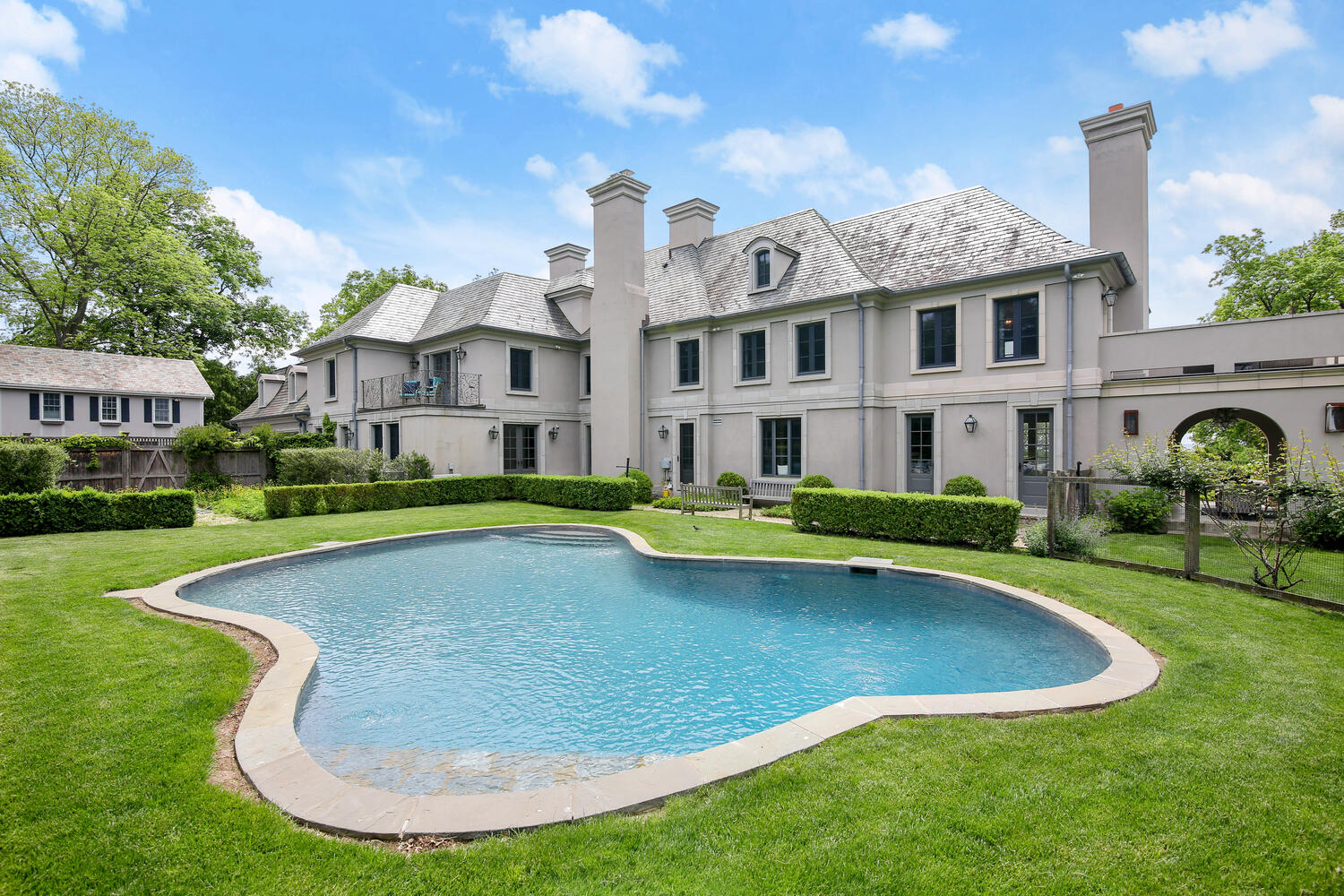 Stamford home overlooking Long Island Sound listed for $4M - Vimarsana News