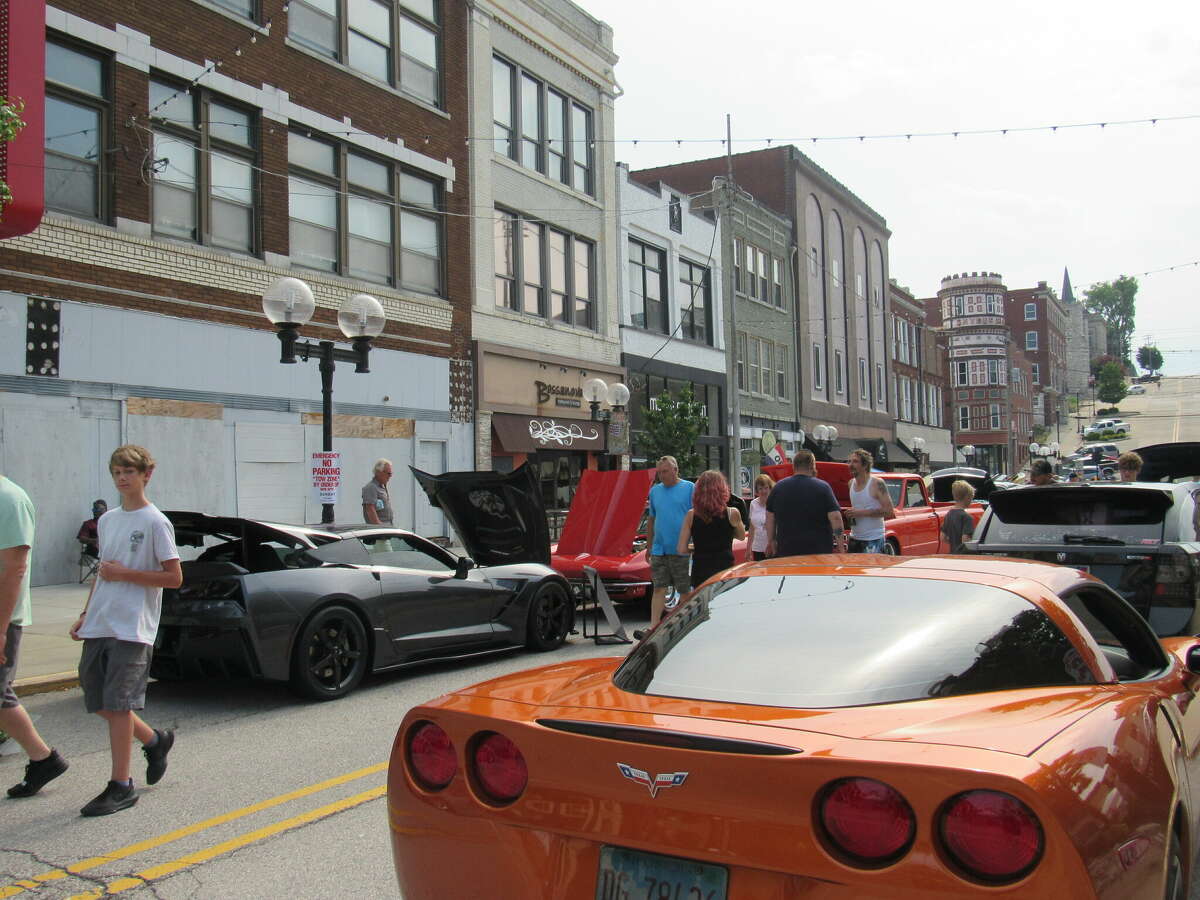 25 annual AllWheels DriveIn Car Show drives crowds to Downtown Alton