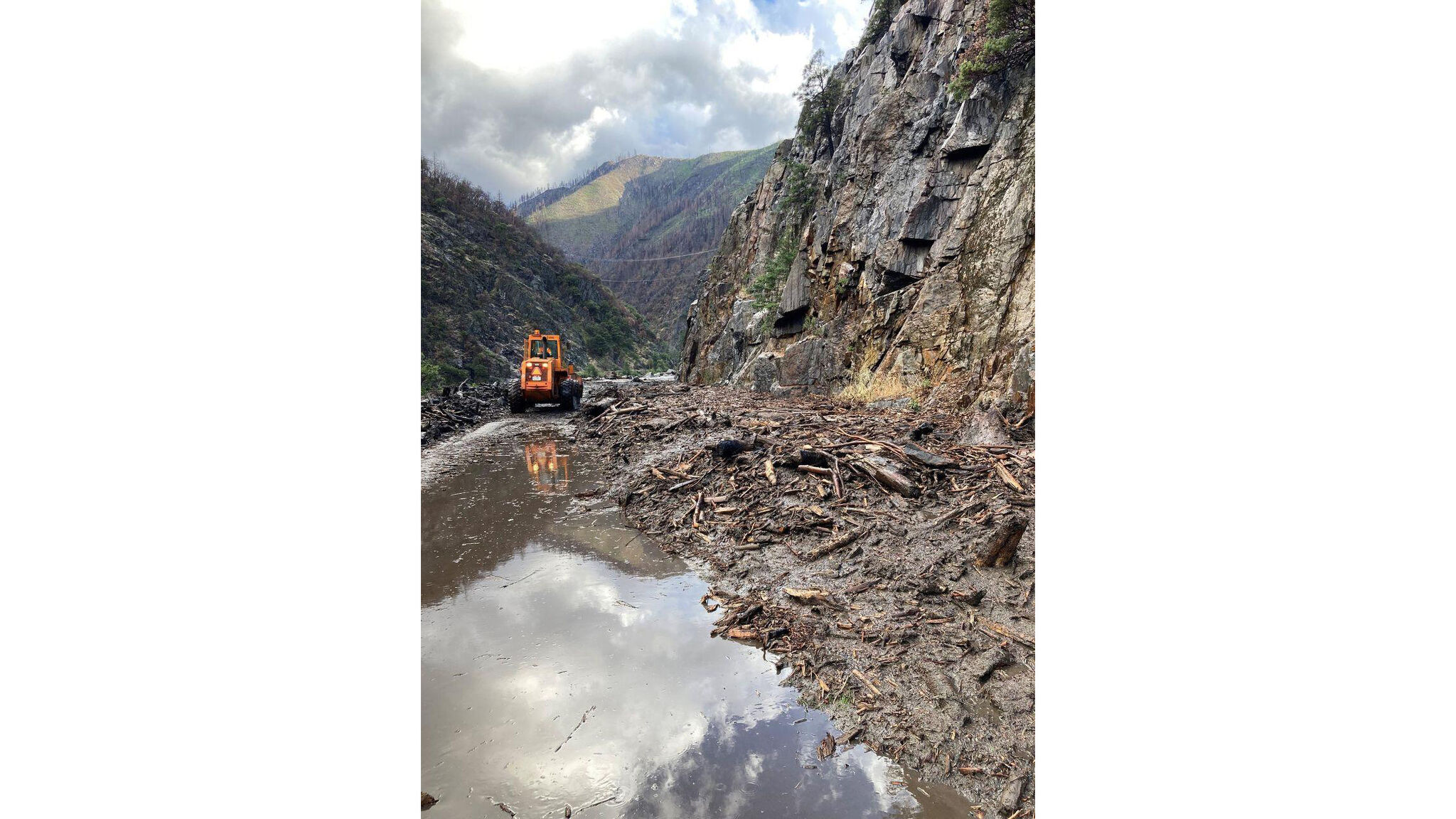 Mudslides in Dixie Fire zone close 46 miles of Highway 70 - Vimarsana News