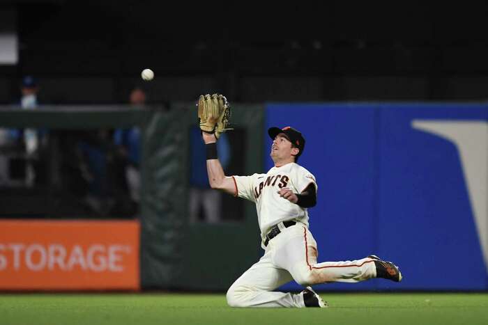 Giants first baseman Brandon Belt back from IL, will be eased back