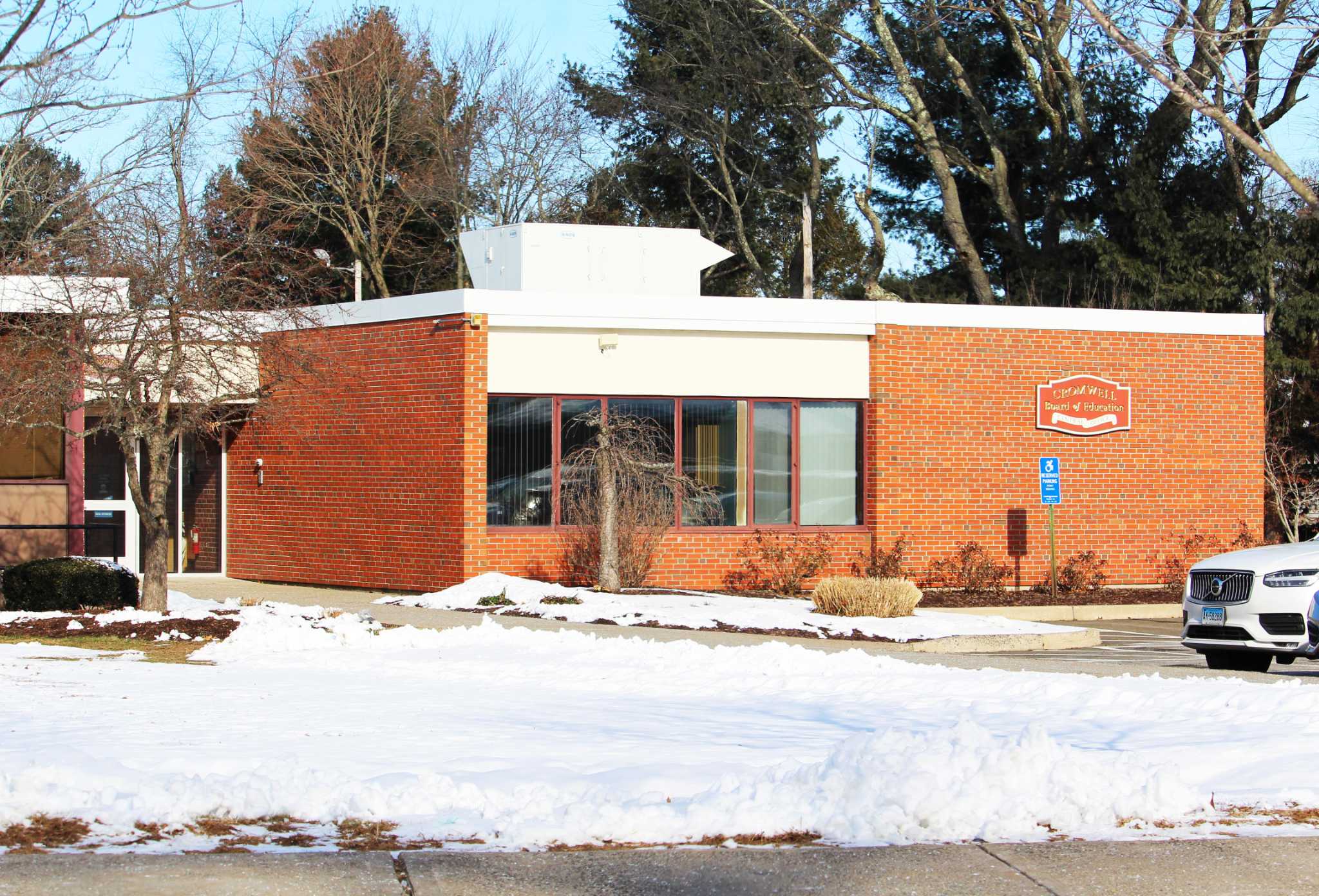 Cromwell residents vote today on construction of new middle school - Vimarsana News