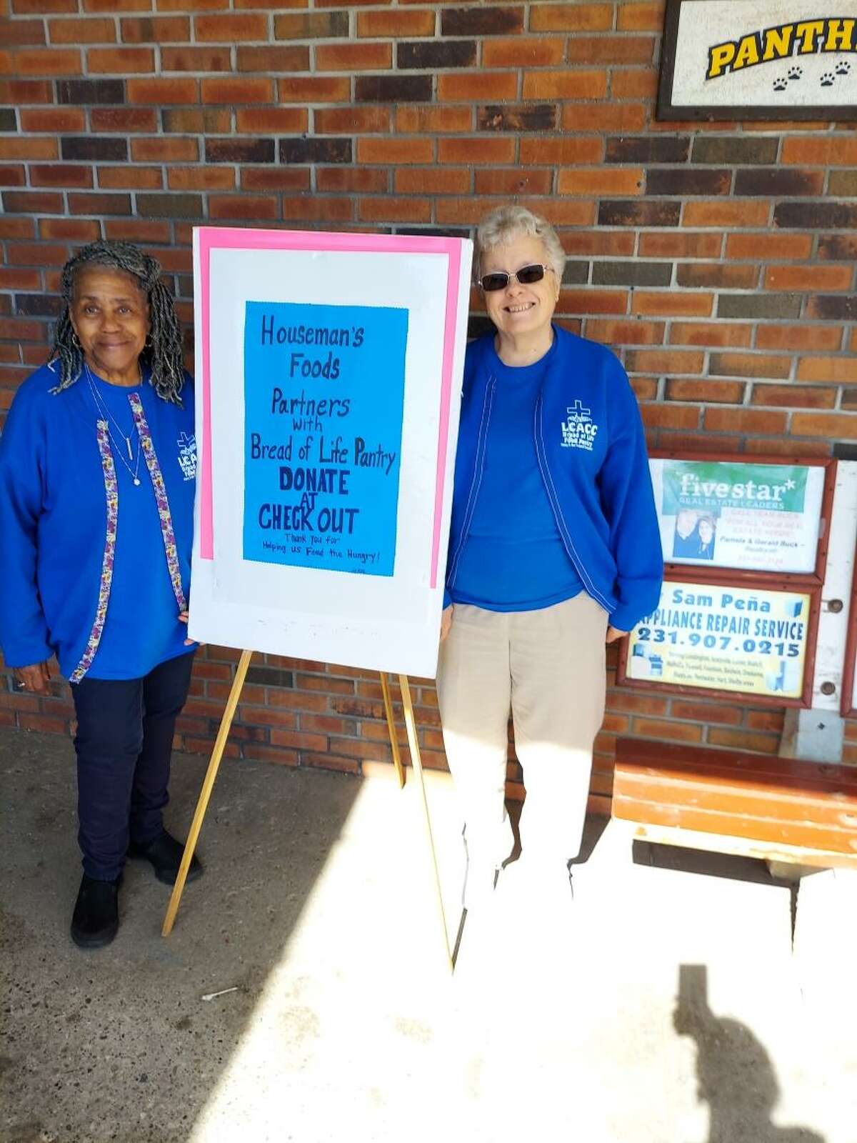 Bread of Life Pantry volunteers Eloise Wilson and Annette Grinnell thanked shoppers for helping us feed the hungry. 