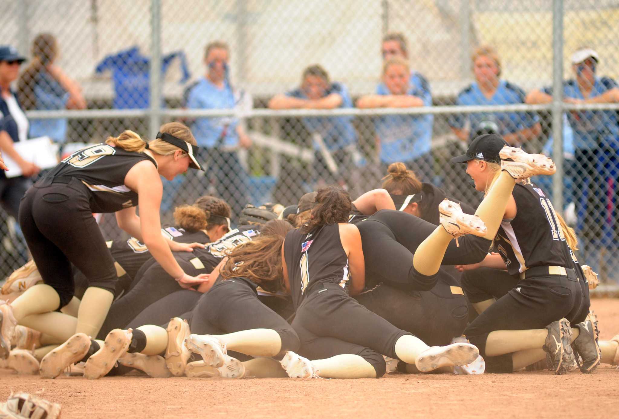 Woodland softball wins first state title, beats Oxford for CIAC Class M