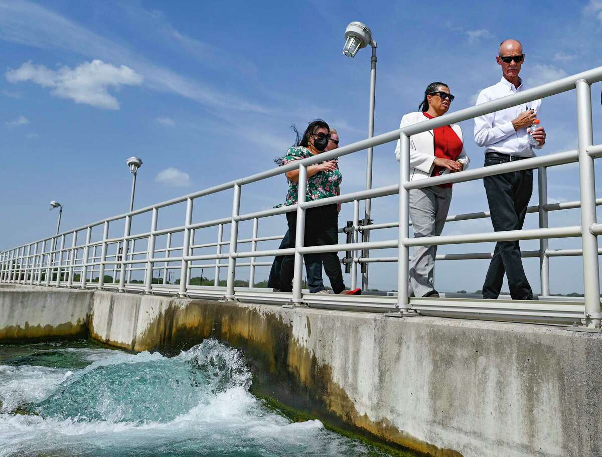 Steven Clouse of the San Antonio Water System and Earthea Nance, Environmental Protection Agency regional 6 administrator, tour the cascade aerator at SAWS’ H2Oaks Center — a desalination, aquifer storage and Carrizo Aquifer water recovery facility — on Monday.