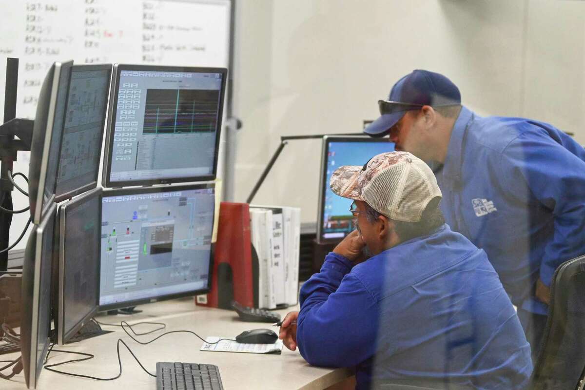 EPA officials laud SAWS multisource facility