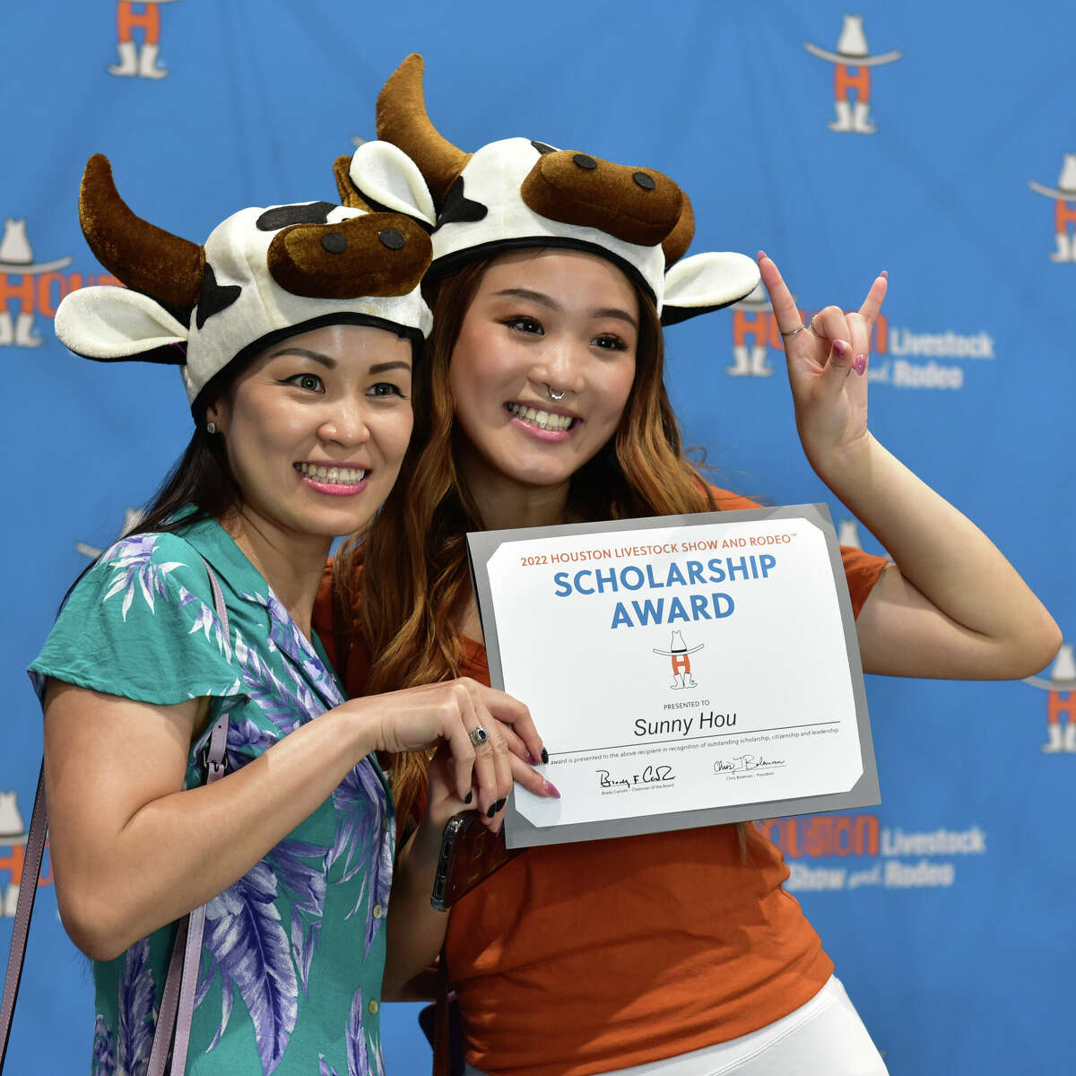 The Rodeo celebrated its 2022 educational scholarship recipients during a special Scholar Celebration & Picnic event at NRG Park Saturday, June 11. The 493 Texas students who were invited to attend represent the majority of the Rodeo’s scholarship programs, including Area Go Texan, Exhibitor, Hildebrand Family, Houston Area, Military and School Art. Each student was awarded a $20,000 scholarship to apply toward a four-year undergraduate degree.  Throughout this come-and-go event, scholars were able to interact with different donors, Rodeo staff and volunteers, and celebrate their scholarship with their fellow recipients. There were different activities and games, and the Rodeo’s World’s Championship Bar-B-Que Committee provided attendees with a barbecue lunch.