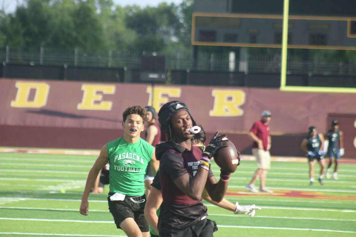 Creek, Lake football programs in 7-on-7 action Tuesday night