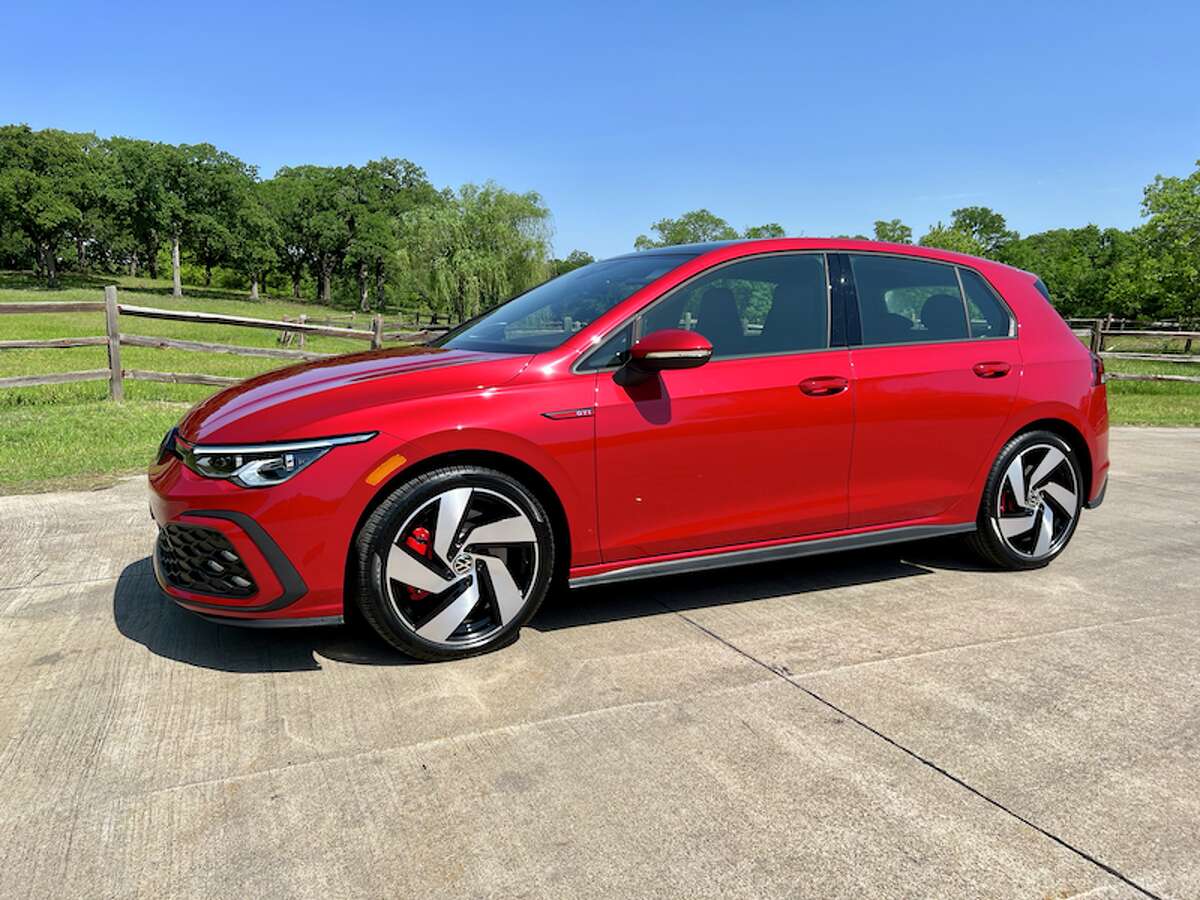 2022 Volkswagen Golf GTI 2.0T SE Review