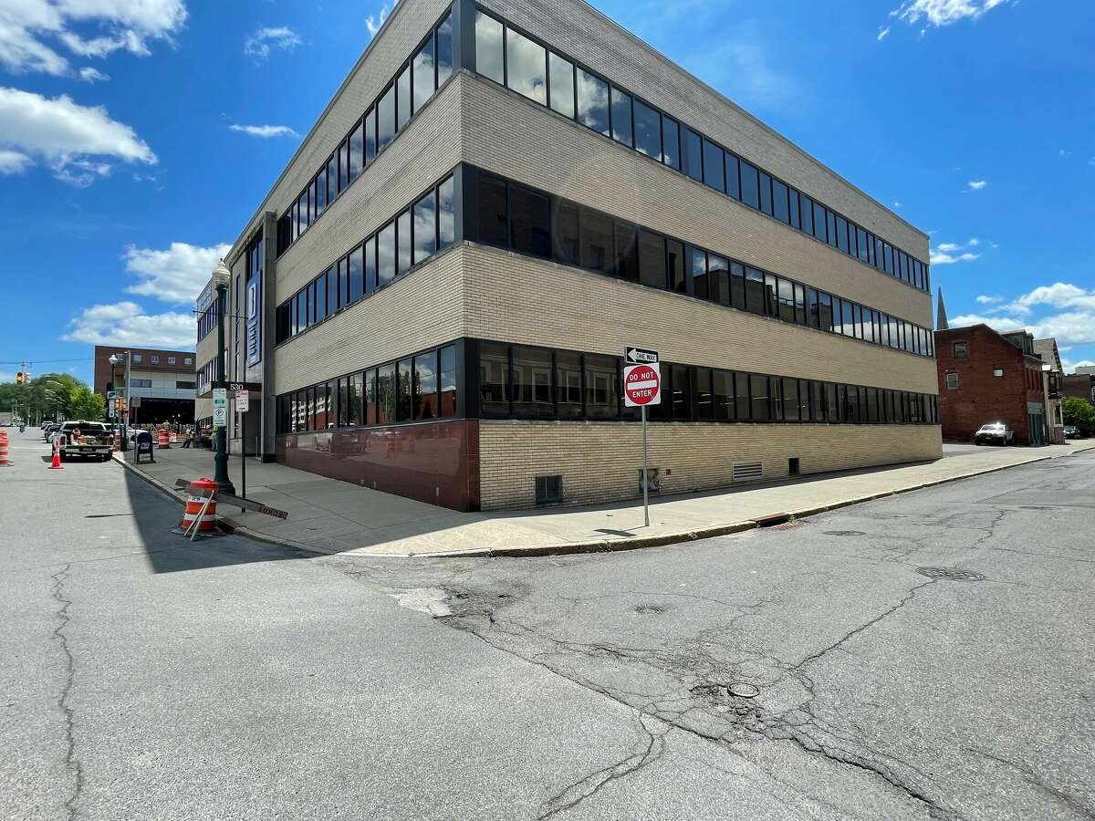 The city’s first charter school in years, Destine, is slated to welcome kindergarten and first grade students in late August in a building located in downtown Schenectady near City Hall. But the city Planning Commission did not give approval June 15, 2022 for the charter school to open until traffic issues are addressed before its scheduled August 2022 opening.