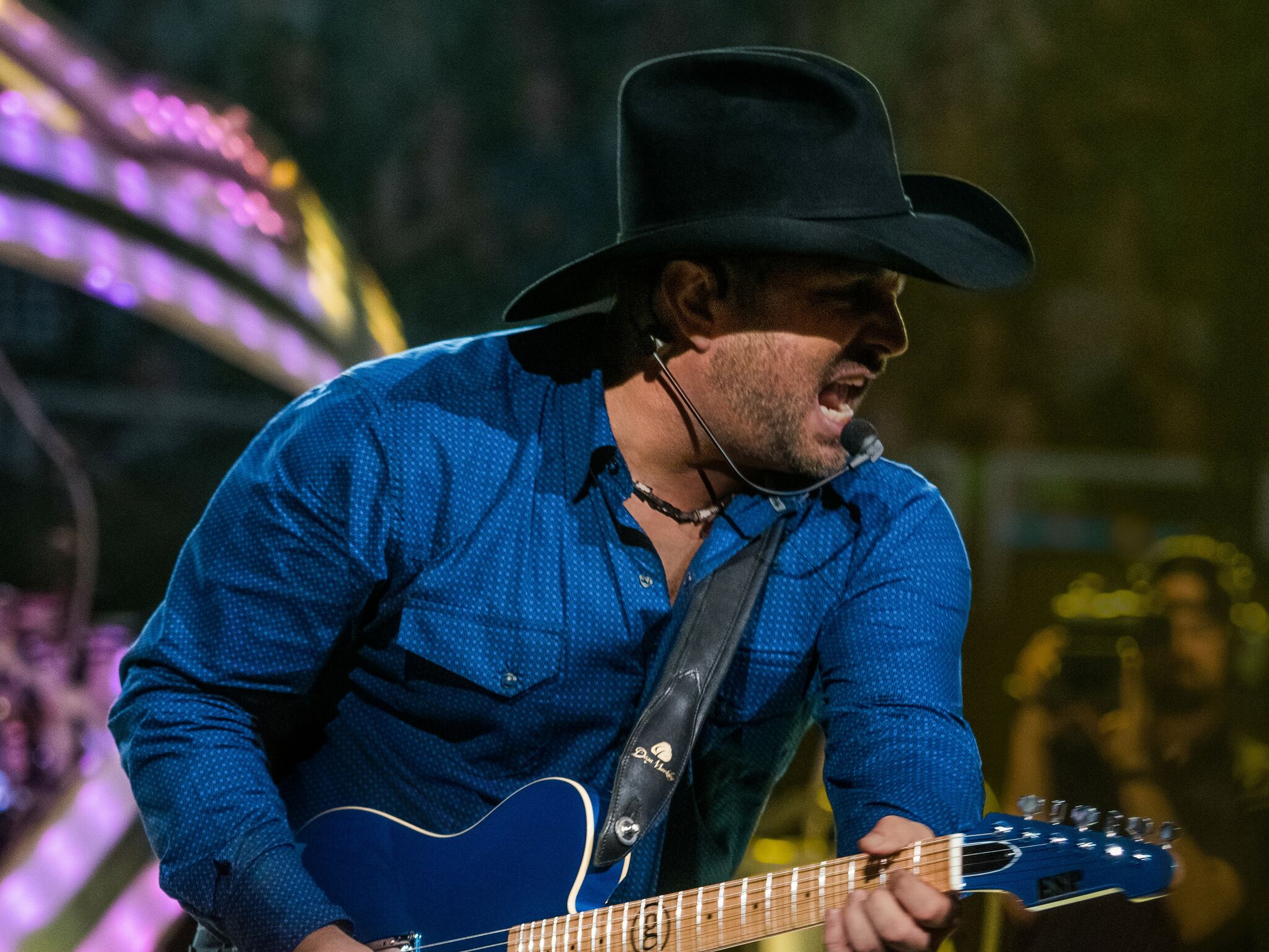 Garth Brooks will make history with sold-out 'in-the-round