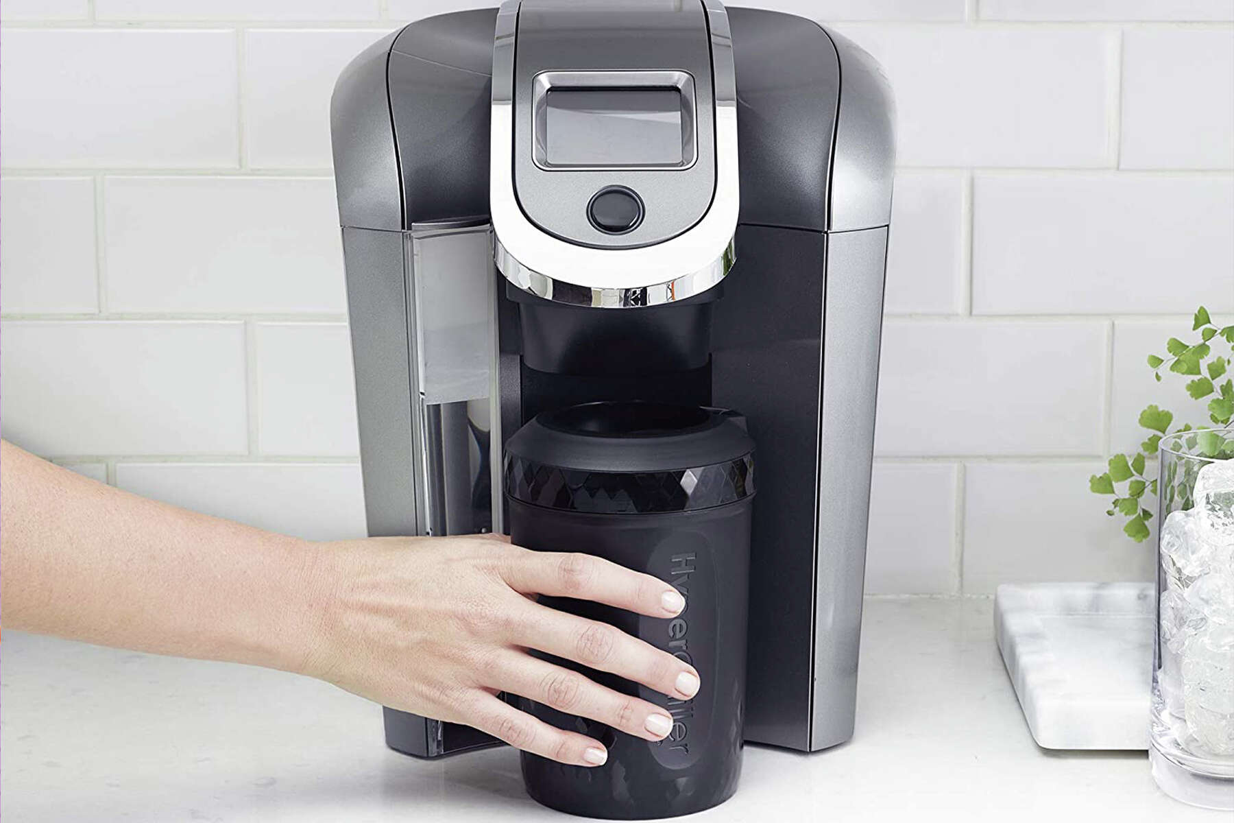 This beverage cooler rapidly chills hot 