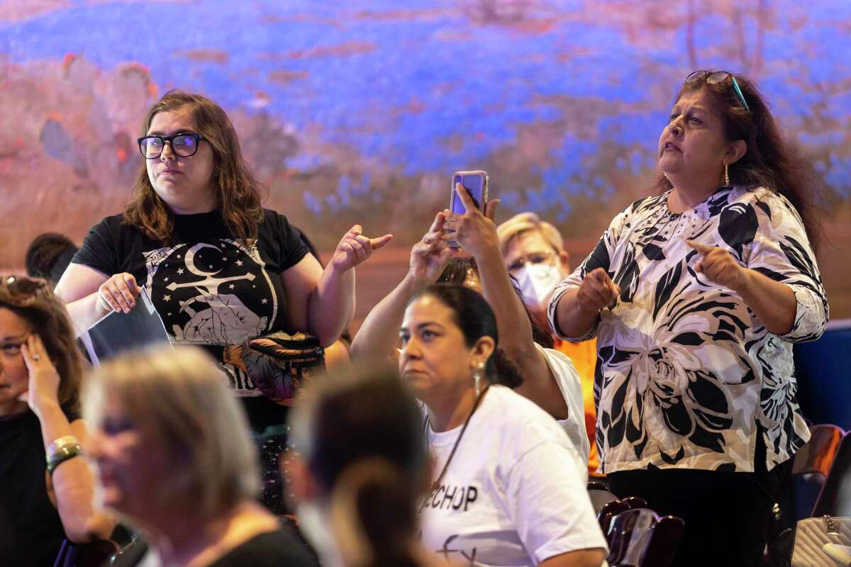 Community members raise concerns during the fourth public meeting regarding the Brackenridge Park Project at the Witte Museum on June 14.