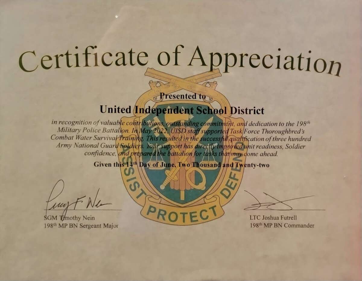The Kentucky Army National Guard’s 198th Military Police Battalion recognized Laredo's United Independent School District for letting 300 Army National Guard soldiers train at the Aquatic Center.