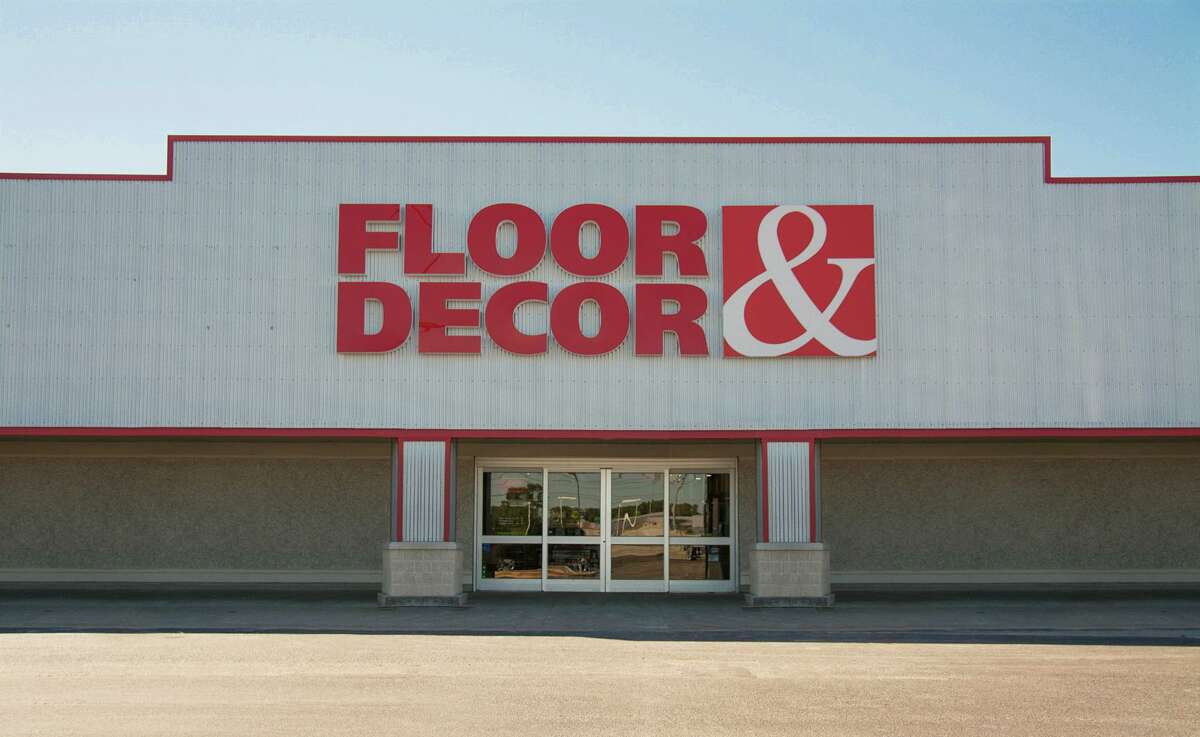 Floor & Décor renewed its lease at 17211 North Freeway.