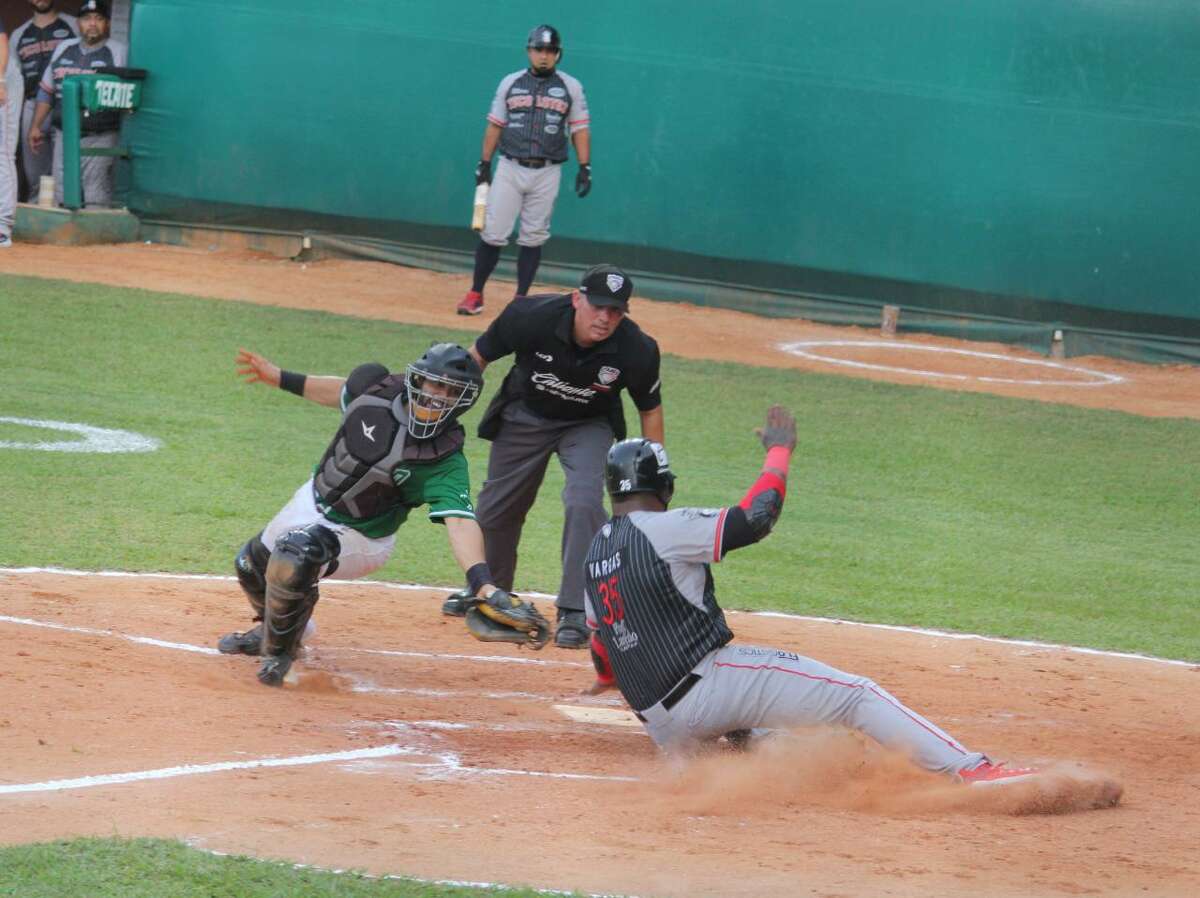 The Tceolotes Dos Laredos dropped just their second series of the season as they fell to the Olmecas de Tabasco in Wednesday’s doubleheader.