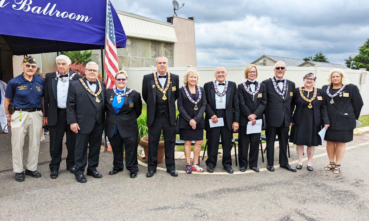 Middletown Elks mark Flag Day with retired flag burning ceremony - Vimarsana News