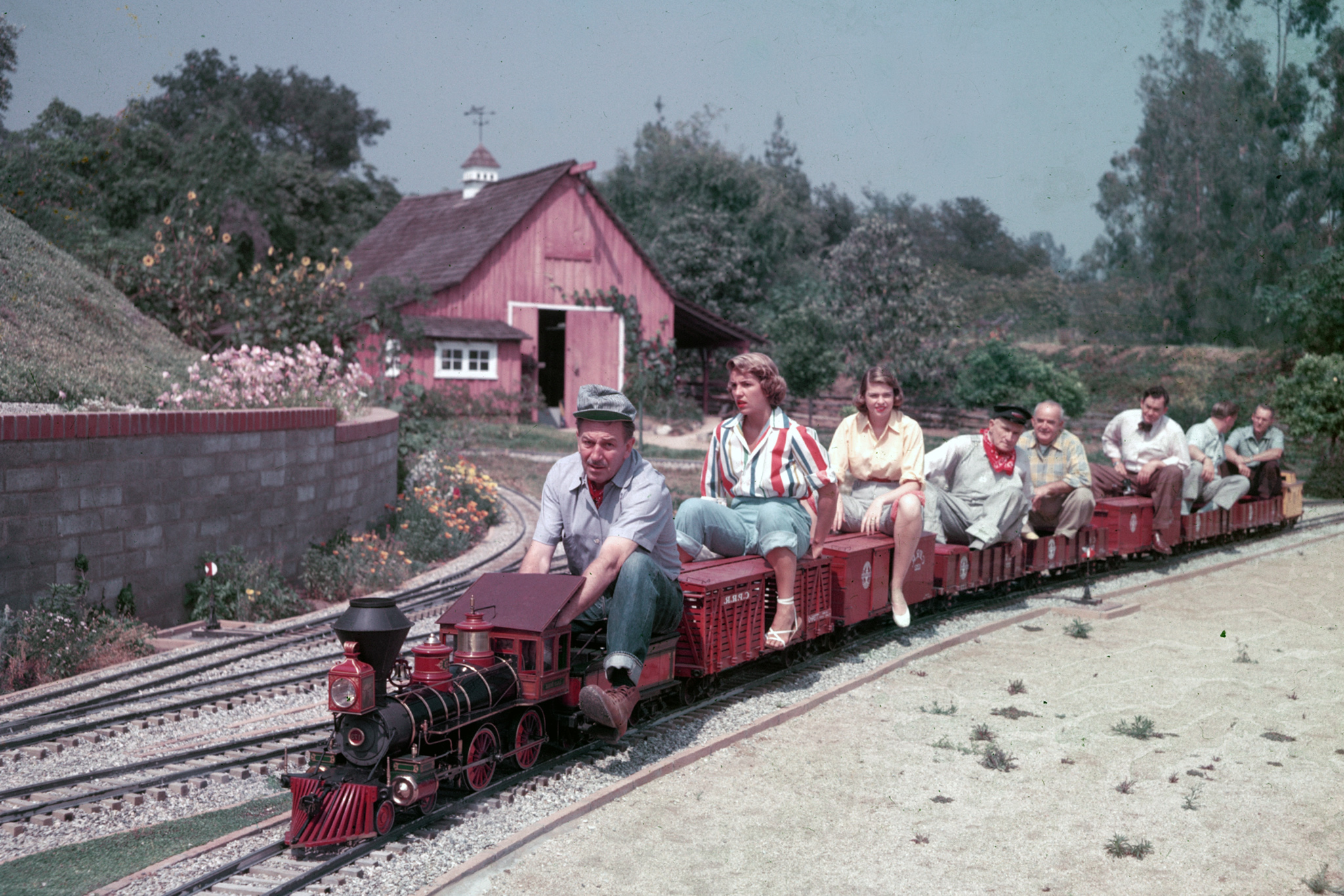 How the surprising friendship between Walt Disney and Knott&rsquo;s Berry Farm&rsquo;s Walter Knott helped make Disneyland