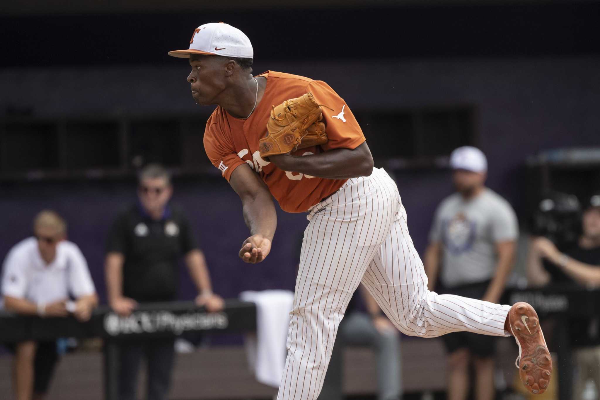 The prolific Texas Longhorn offense should play in Omaha - On3