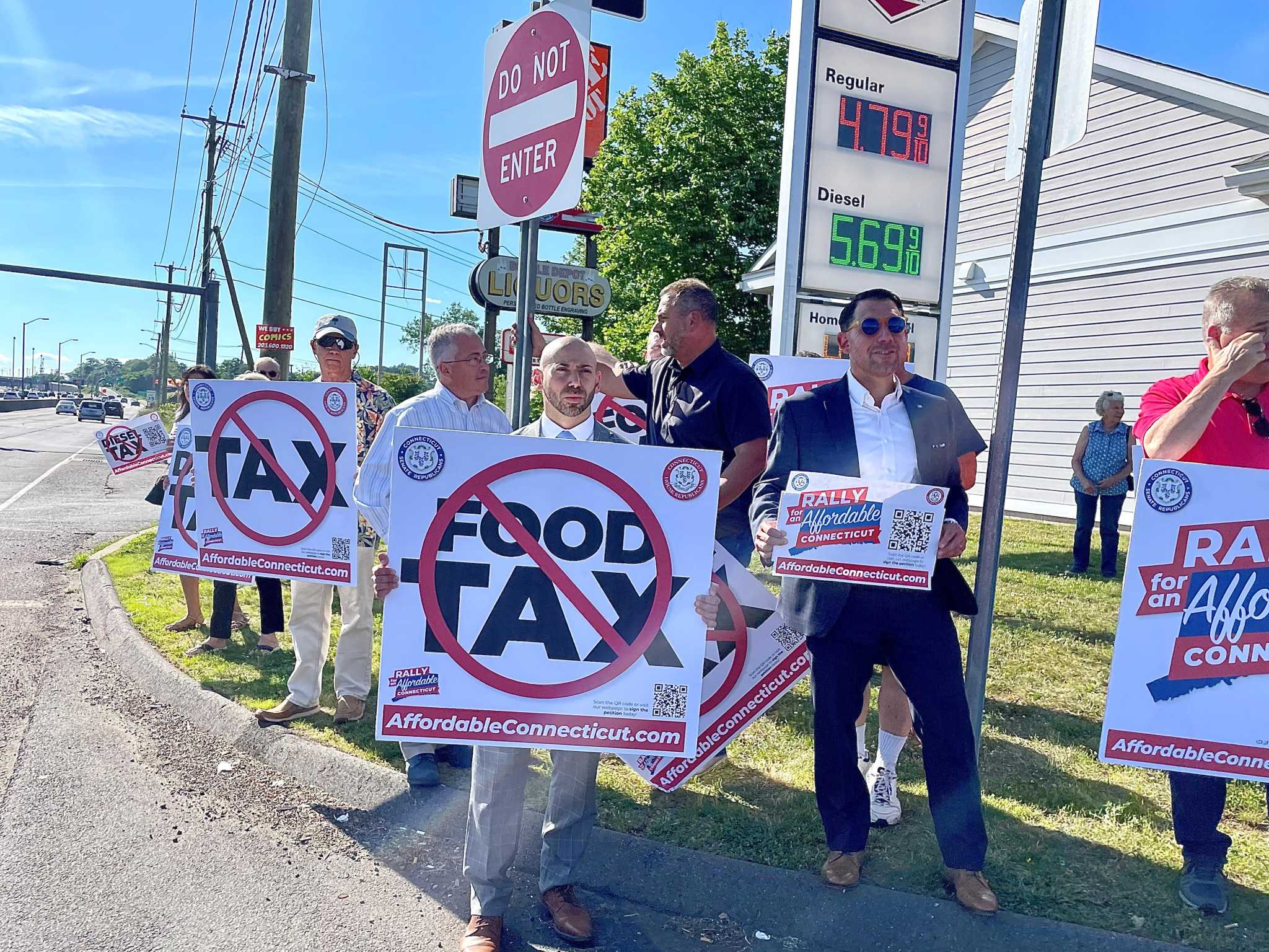 At 'affordability' rallies outside gas stations, GOP pushes inflation as major campaign theme - Vimarsana News