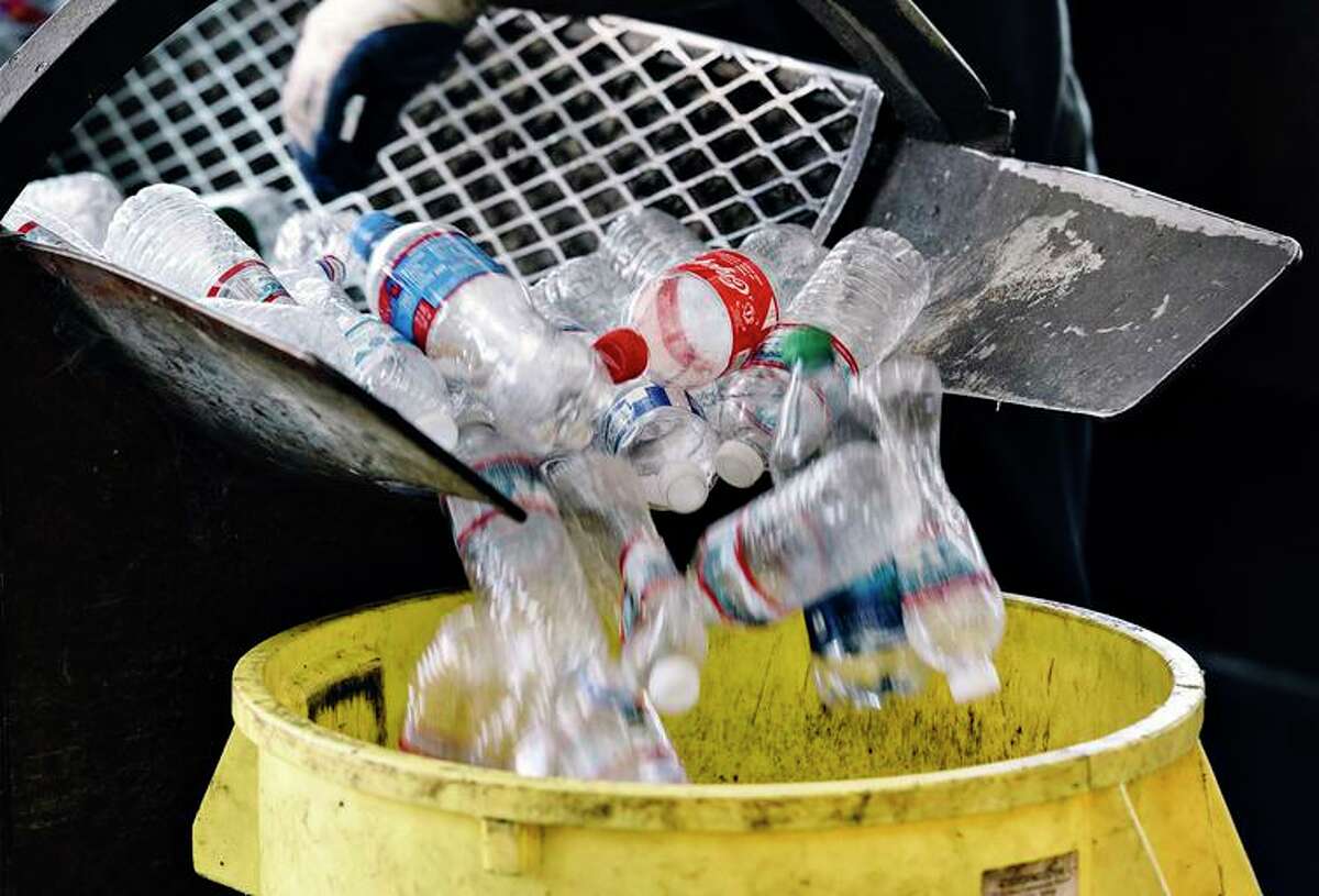 Environmentalists say they have reached a deal on major legislation to reduce the amount of plastic that Californians use once and toss in the trash.