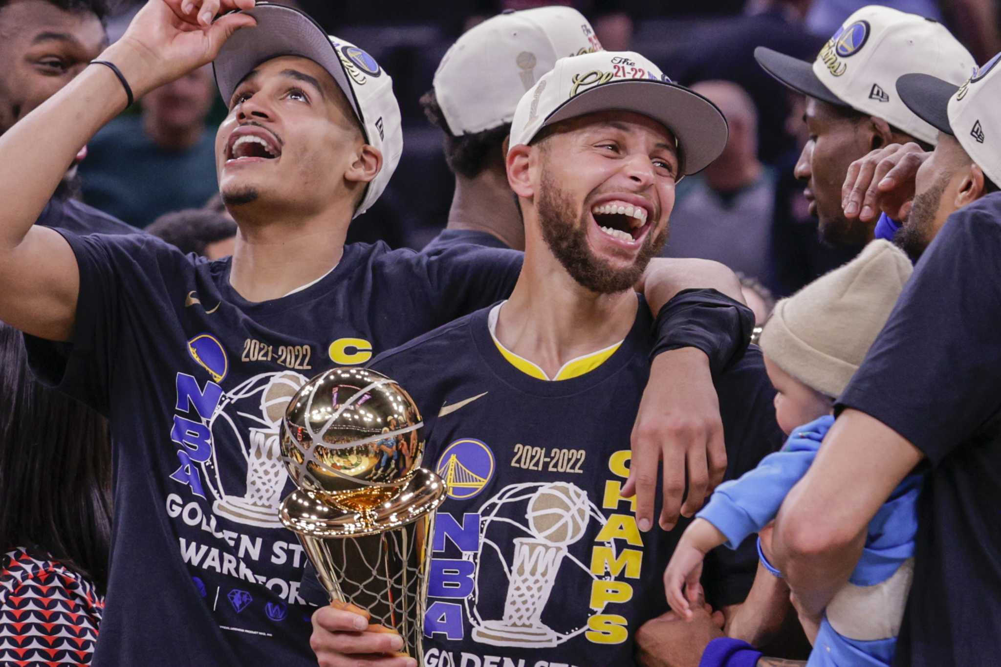 Warriors' Steph Curry earns his first NBA Finals MVP Award