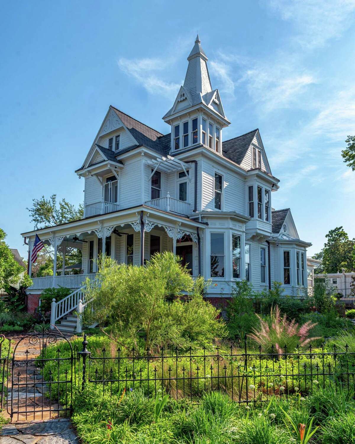 This Harvard Street home began its life in the late 19th century as one of a handful of spec homes that launched the new Houston Heights neighborhood. The home’s new owners, Jan Rynda Greer and Tyson Greer, have finished a restoration of the home.
