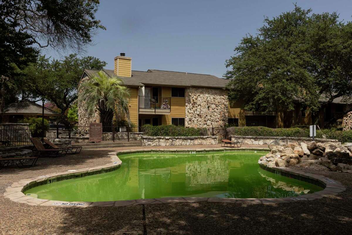 ‘I can die. And they don’t care’ Vista Del Rey residents form