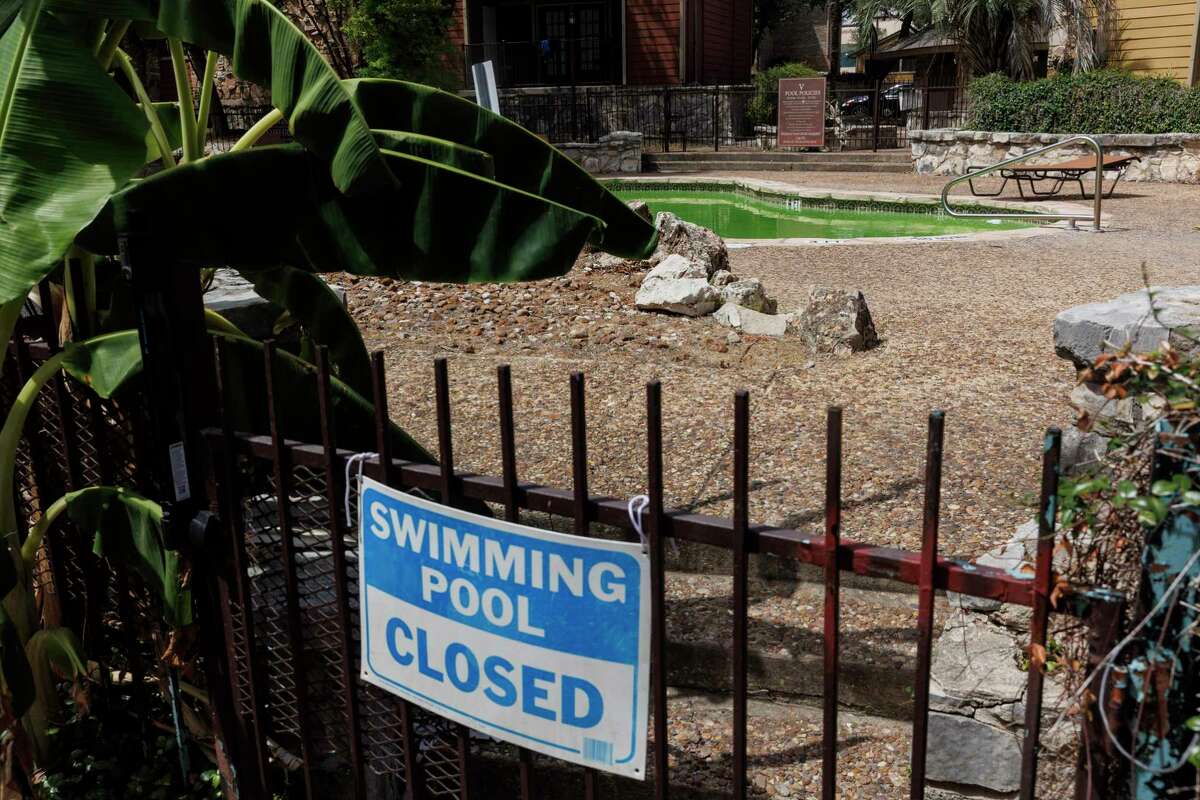 ‘I can die. And they don’t care’ Vista Del Rey residents form