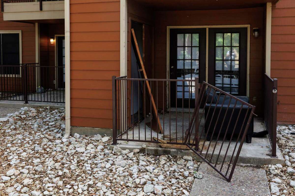 ‘I can die. And they don’t care’ Vista Del Rey residents form