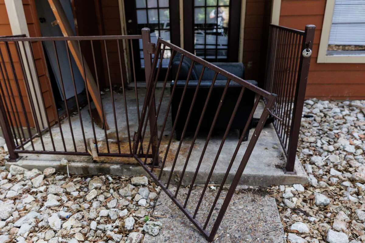 ‘I can die. And they don’t care’ Vista Del Rey residents form