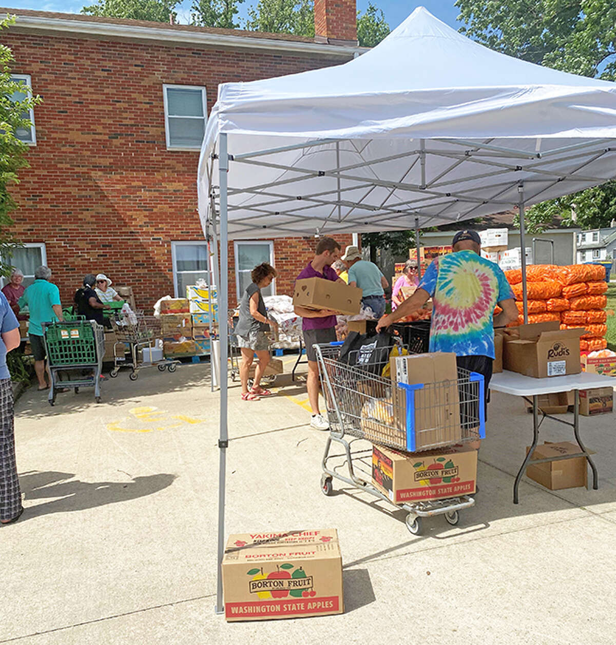 GlenEd Pantry aids hundreds with monthly food distribution