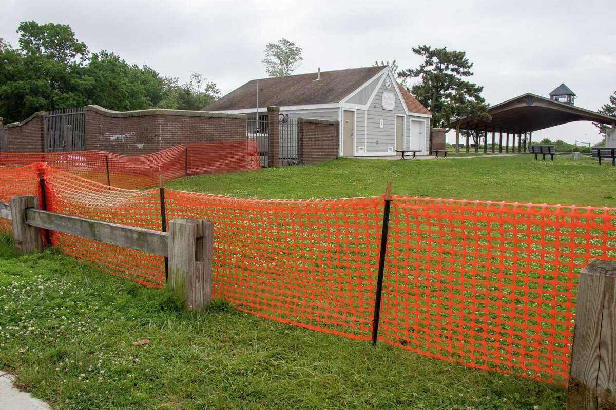 Temporary fencing along Broadway at Walnut Beach on June 14, 2022. A more permanent structure will be established in the coming weeks, said Milford Mayor Ben Blake.