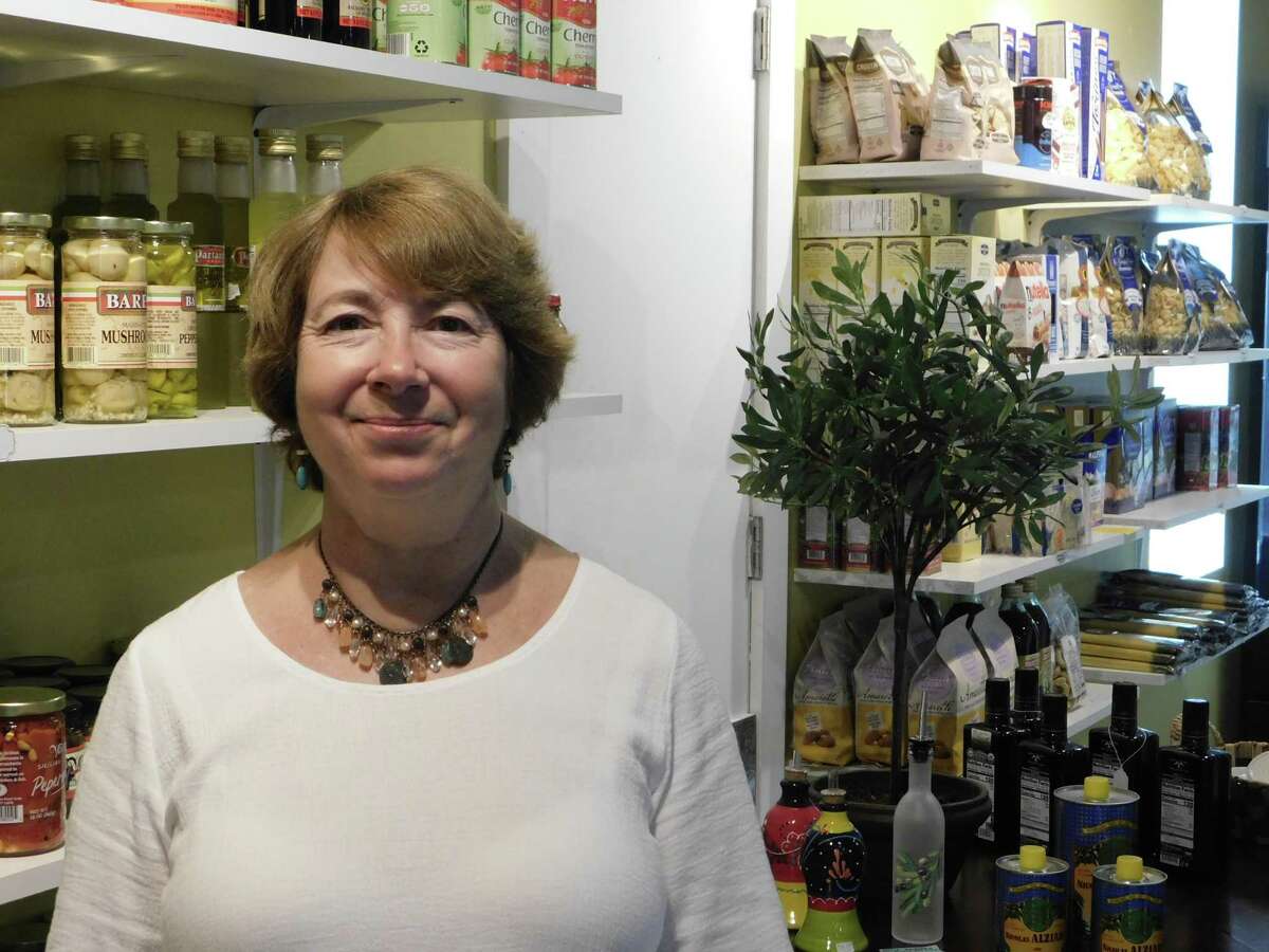 Airline pilot opens The Discerning Palate food store in Litchfield