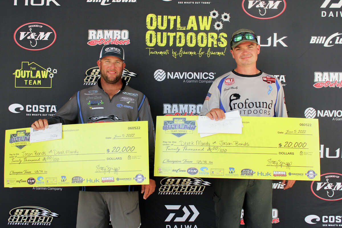 Outlaw Teams Series Champions Derek Mundy and Jason Bonds won the $20,000 prize.