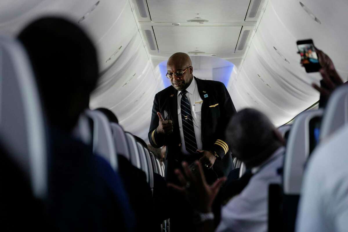 United Airlines First Officer B777 walk on the aircraft’s aisle engaging with students and volunteers during the United Airlines “Juneteenth Flight” from Houston to Galveston, Thursday, June 16, 2022. During the flight, a member of the aircraft crew shared with the students the story of Juneteenth and its significance. About 100 students participated in the flight.