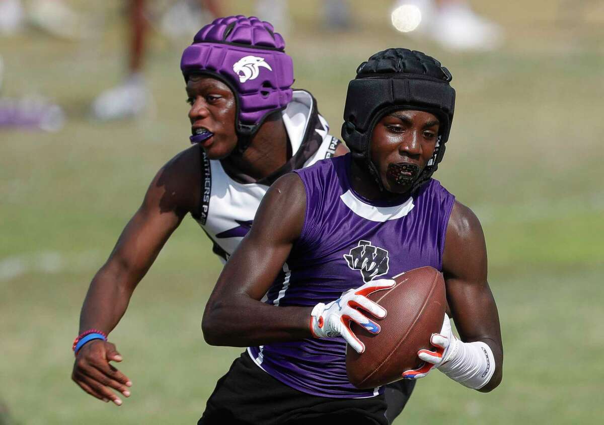 Willis wide receiver Debraun Hampton catches a pass during a high school state 7on-7 tournament at Grand Oak High School, Friday, June 17, 2022, in Spring.