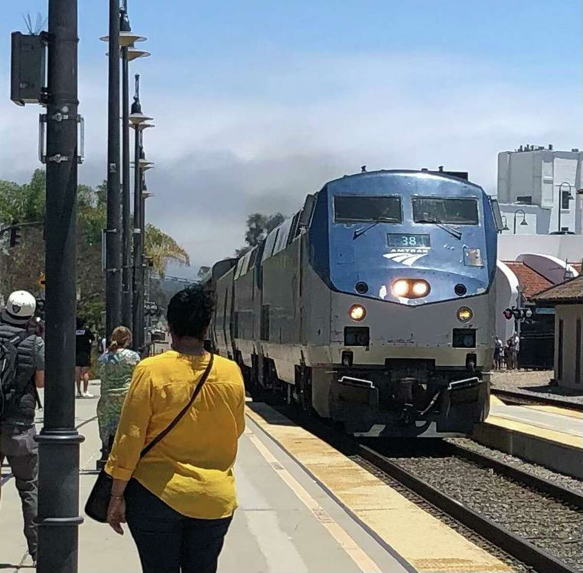 The northbound Coast Starlight arrives at Santa Barbara for the travelers’ return trip to Emeryville.