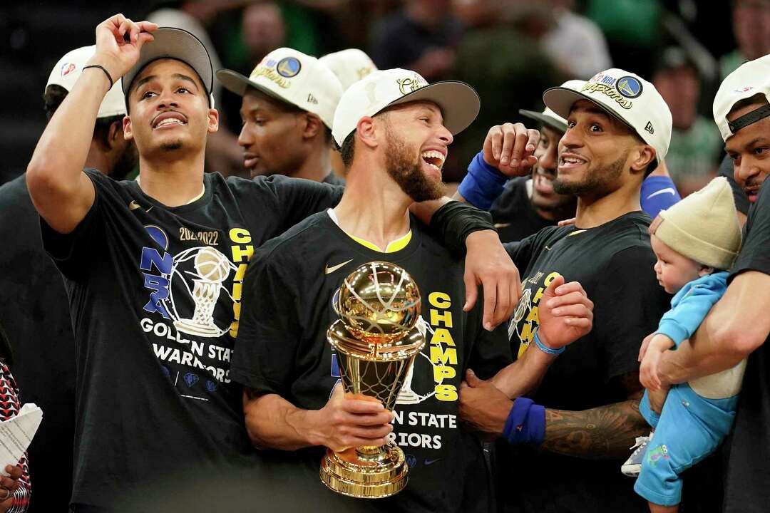 Warriors take the most hungover pic on plane ride back to Bay Area