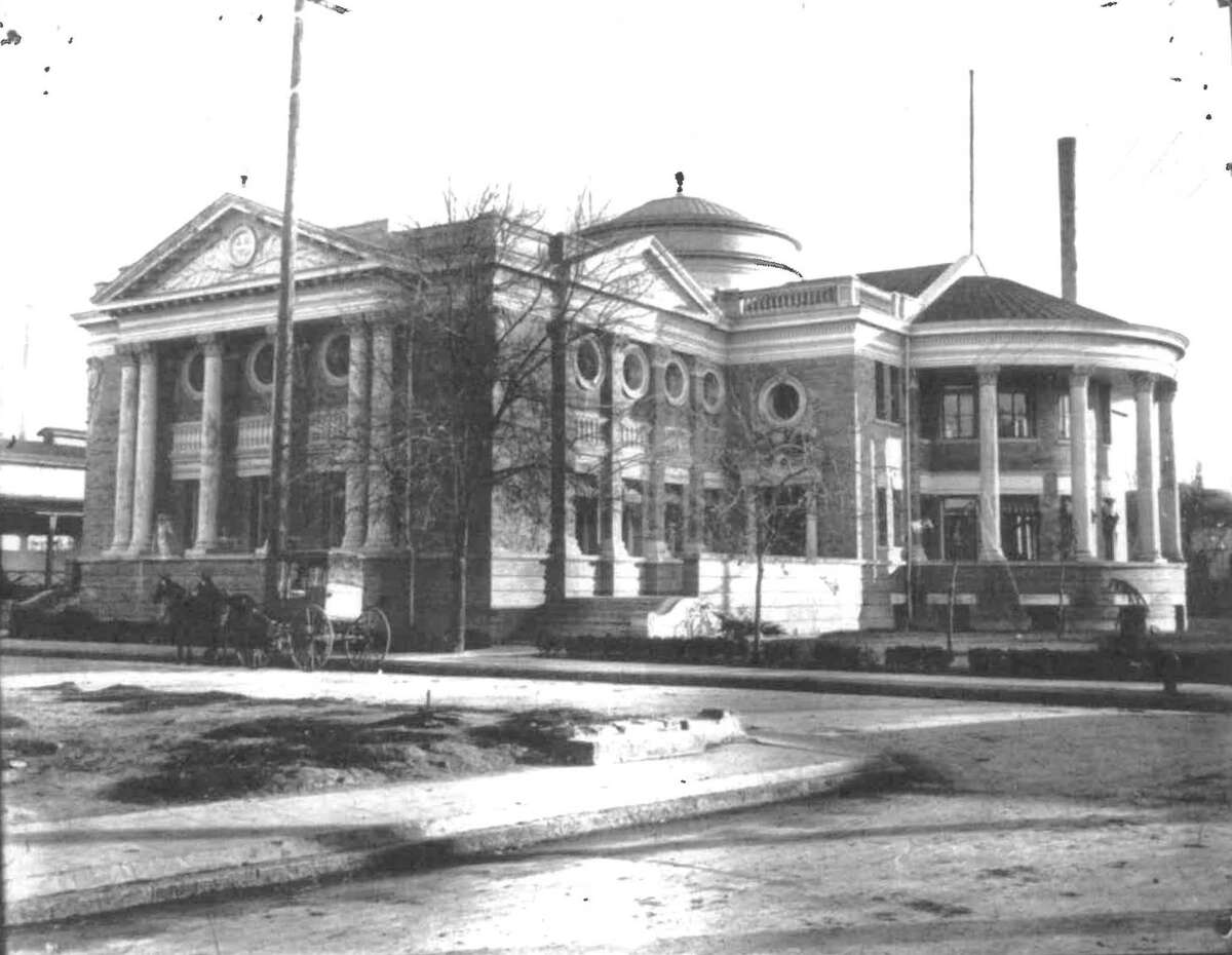 San Antonio’s first public library was this Carnegie Library, built in 1903 and shown here in 1905 at the site of the present-day Briscoe Western Art Museum.