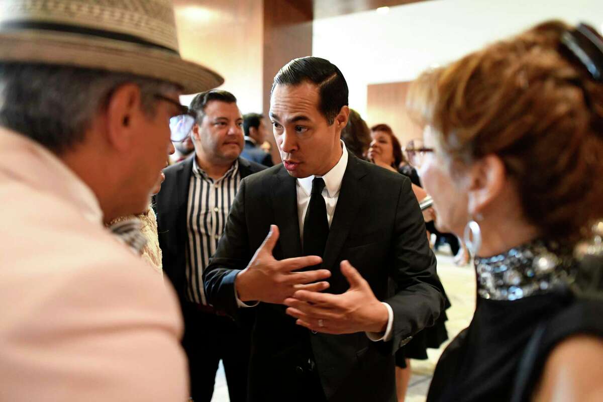 Presidential hopeful Julian Castro speaks with attendees at the 21st annual SAAHJ Scholarship & Awards Gala in August 2019.