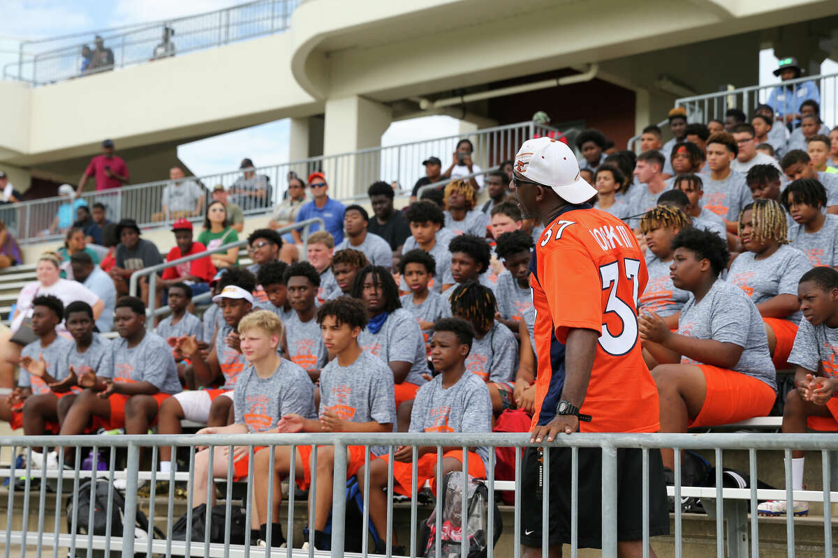 Denver Broncos player P.J. Locke to host youth camp in Beaumont