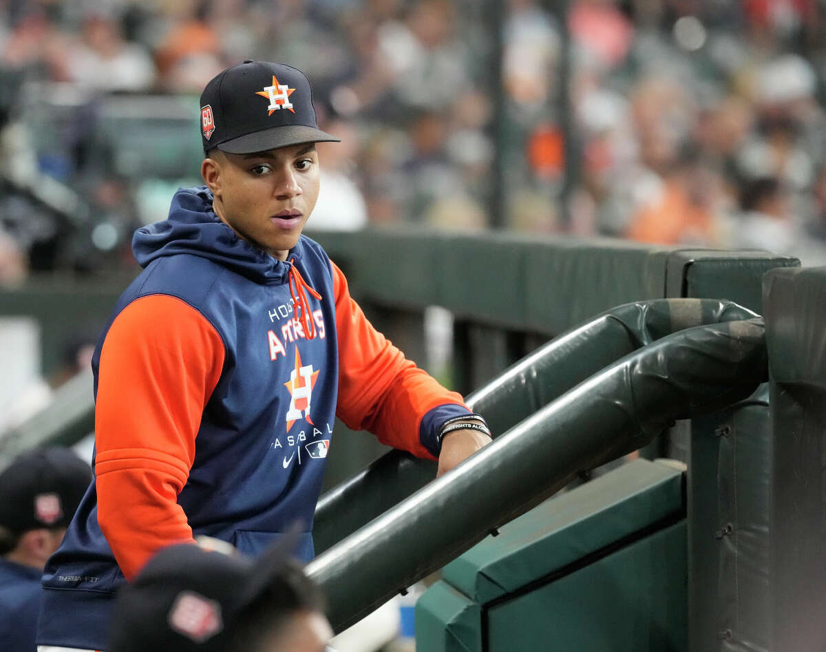For the first time since an injury sidelined him, Astros shortstop Jeremy Peña resumed hitting work with a session in the batting cages Tuesday.