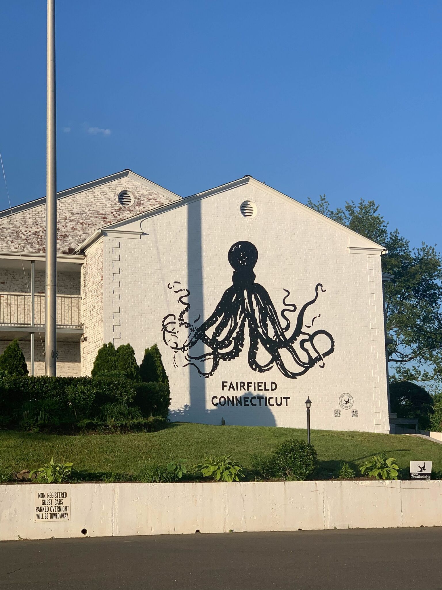 Giant octopus the latest mural on Fairfield's Circle Inn - Vimarsana News