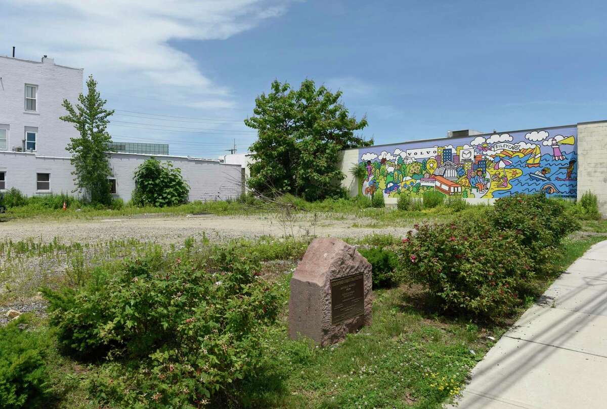 The vacant lot located at 384 Elm St. in Stamford, Conn., photographed on Tuesday, June 14, 2022. The City of Stamford wants to sell two vacant lots it owns on Elm Street. The lot at 402 Elm St., next to Colony Grill, was valued at $120,000, while the lot at 384 Elm St., which used to be the site of a sausage factory, was valued at $860,000.