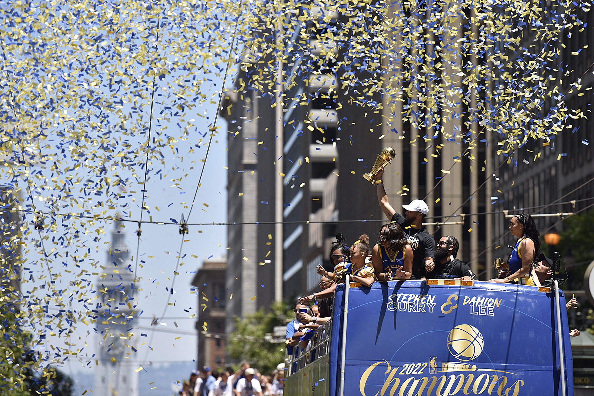 PHOTOS: 2022 Golden State Warriors championship parade in San Francisco -  ABC7 San Francisco