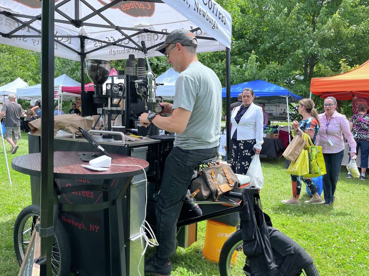 Robert Popper makes espresso-based drinks on a trike called the Velopresso.