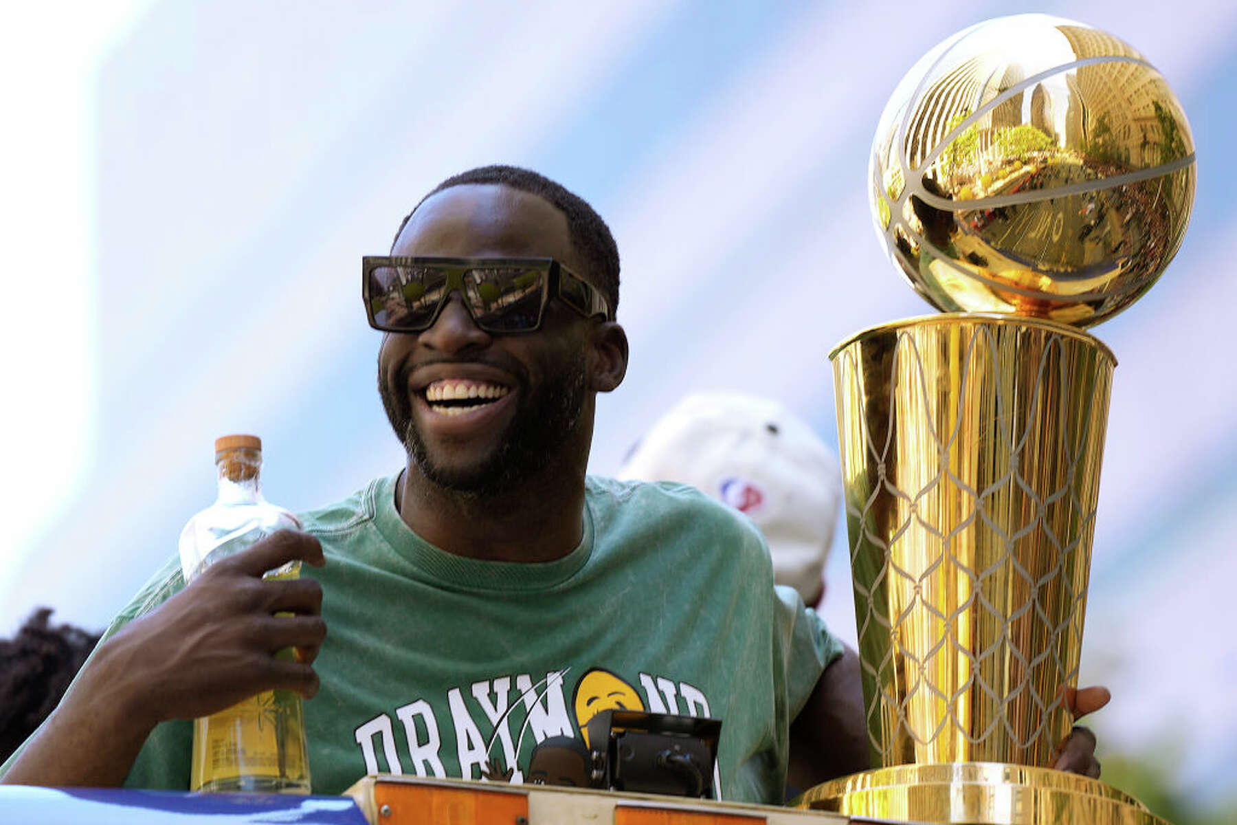 Draymond stops to order Ghirardelli ice cream during parade
